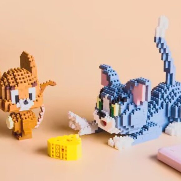 Tom and Jerry Micro Building Blocks – Cheese Cat & Mouse Mini Brick Figure Toy - Picture 2 of 3